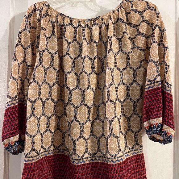 Beautiful Top - Picture 4 of 4